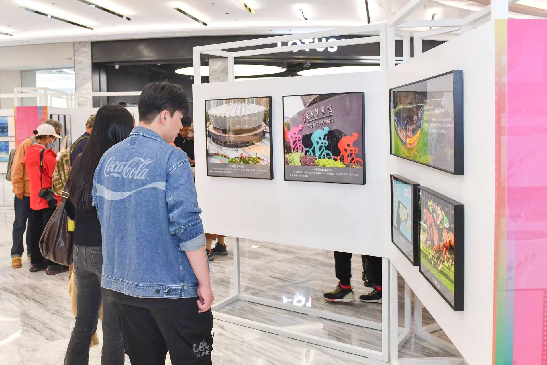 「躍動香江」攝影展亮相武漢