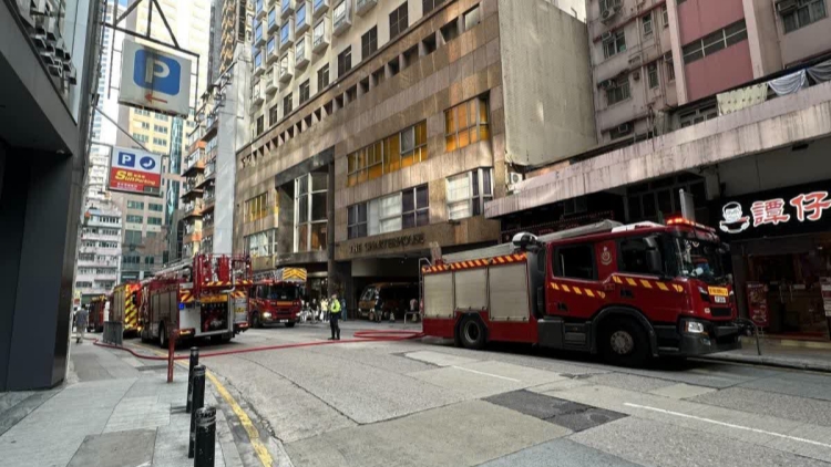 灣仔道大廈住宅單位起火 一女子不適送院