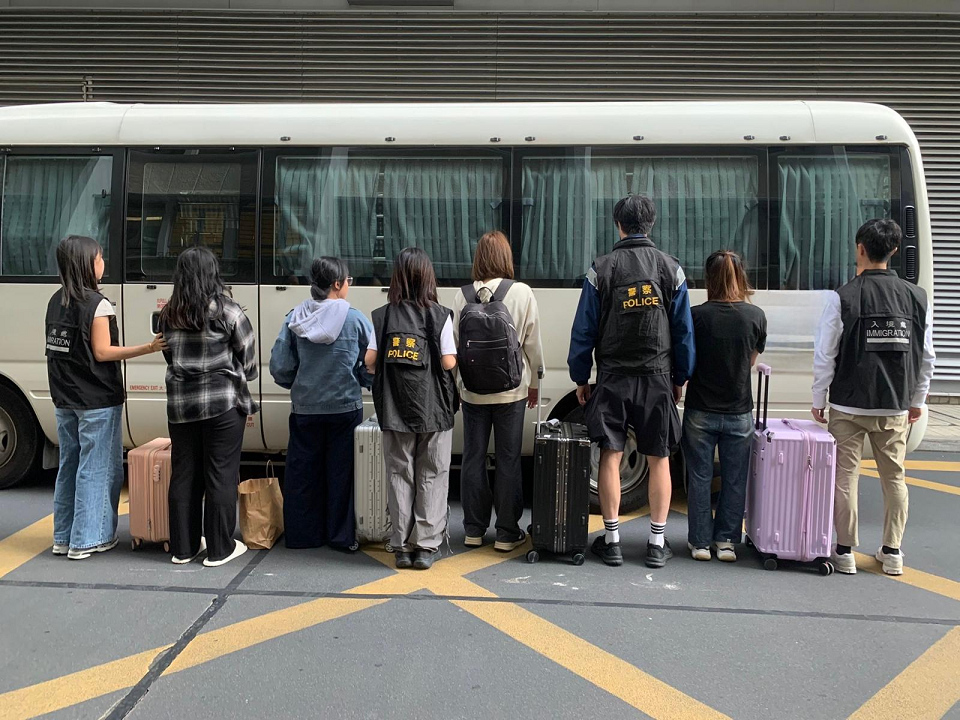 警方灣仔掃黃拘7名女子