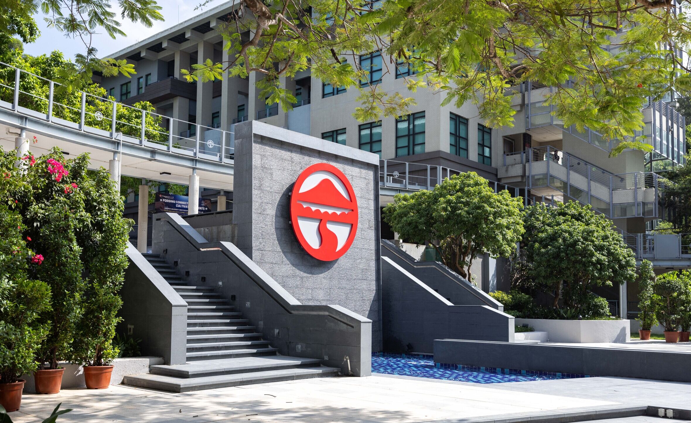 嶺大跨學科學院學者於《自然》發表成果 聯合研發高效穩定反式鈣鈦礦太陽能電池　