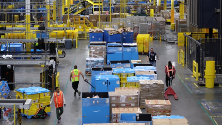 美國就業市場急轉直下 大規模裁員通知激增 數據接連發出警號