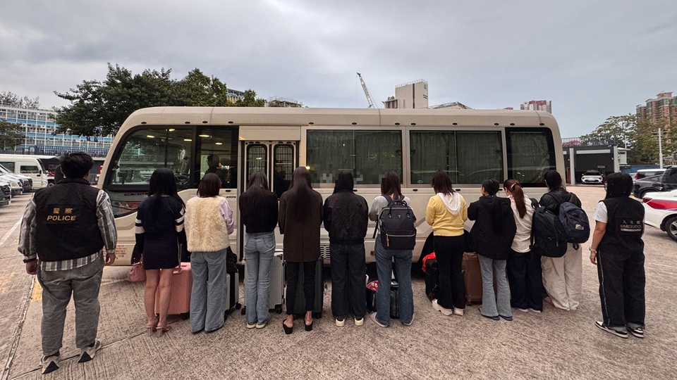 警方元朗掃黃 拘捕26名內地女子