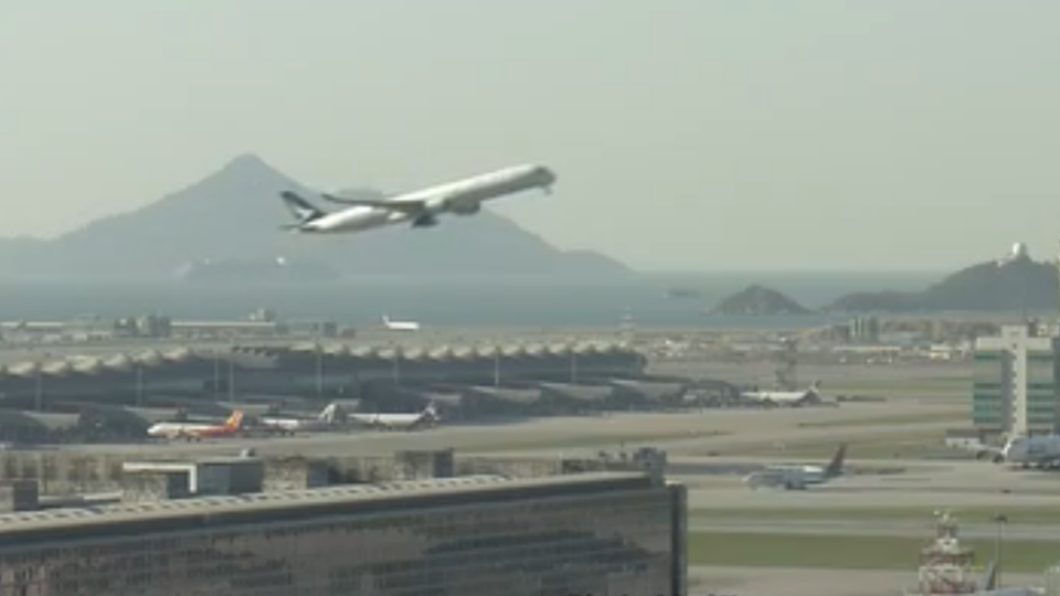 機場三跑地盤發現懷疑戰時炸彈 航班如常升降