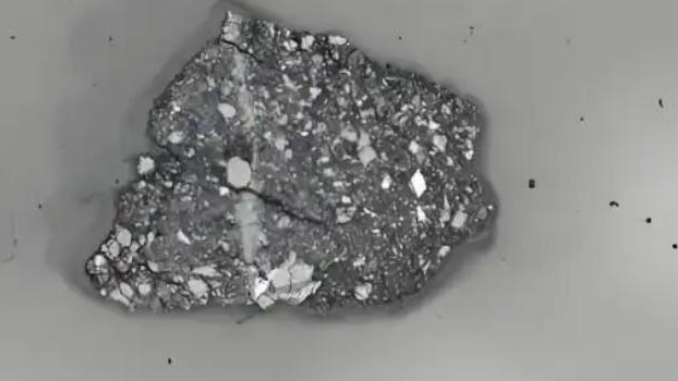 月球也會「生鏽」？嫦娥六號月背樣品中首次發現晶質赤鐵礦