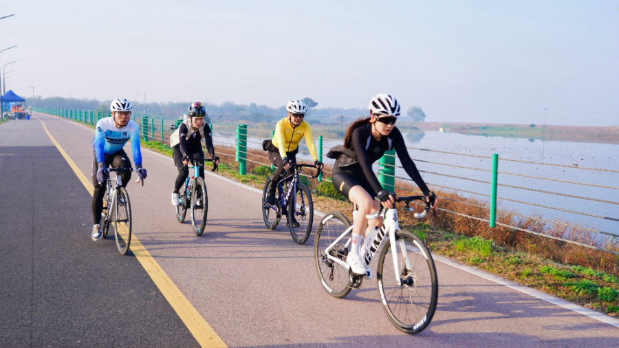 兩千餘名戶外愛好者湖南大通湖樂享戶外露營盛會