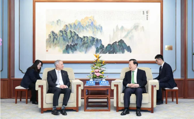 夏寶龍會見滙豐集團行政總裁艾橋智一行