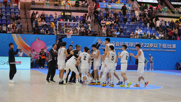 有片 | U22男籃決賽大逆轉山東 廣東奪金興奮慶祝