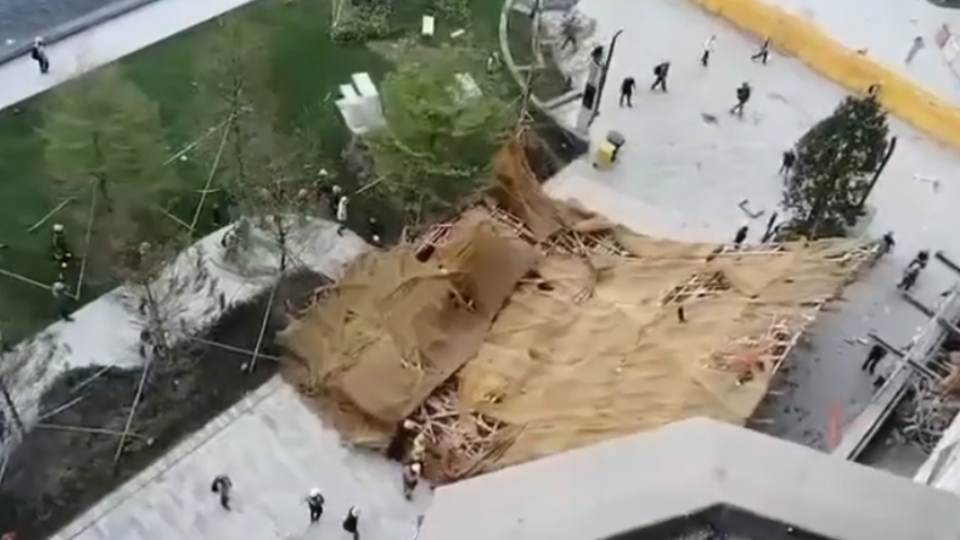 去年2月牛頭角一地盤棚架倒塌 致2死3傷 警拘2男