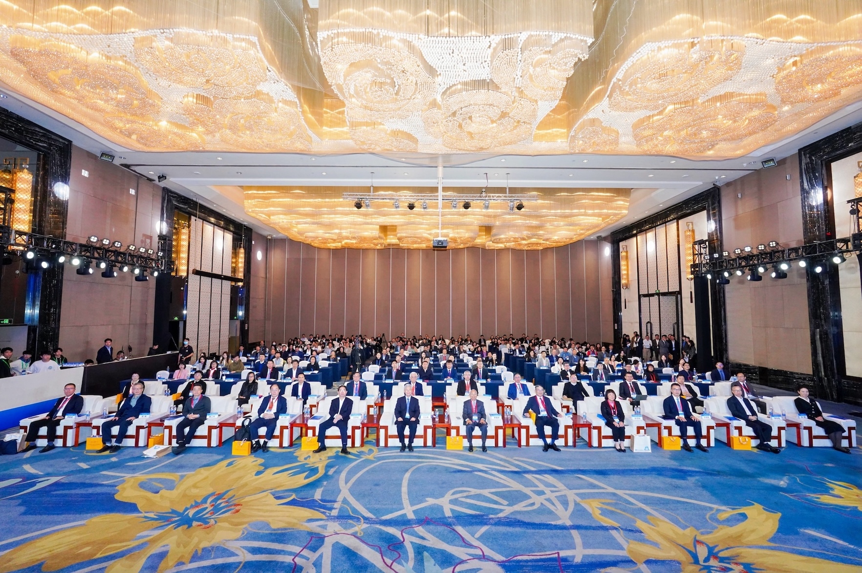   第四屆海峽兩岸社會辦醫發展峰會在穗舉辦 粵衛健委將推「醫療、人才、藥械」三聯通深化大灣區醫療協同