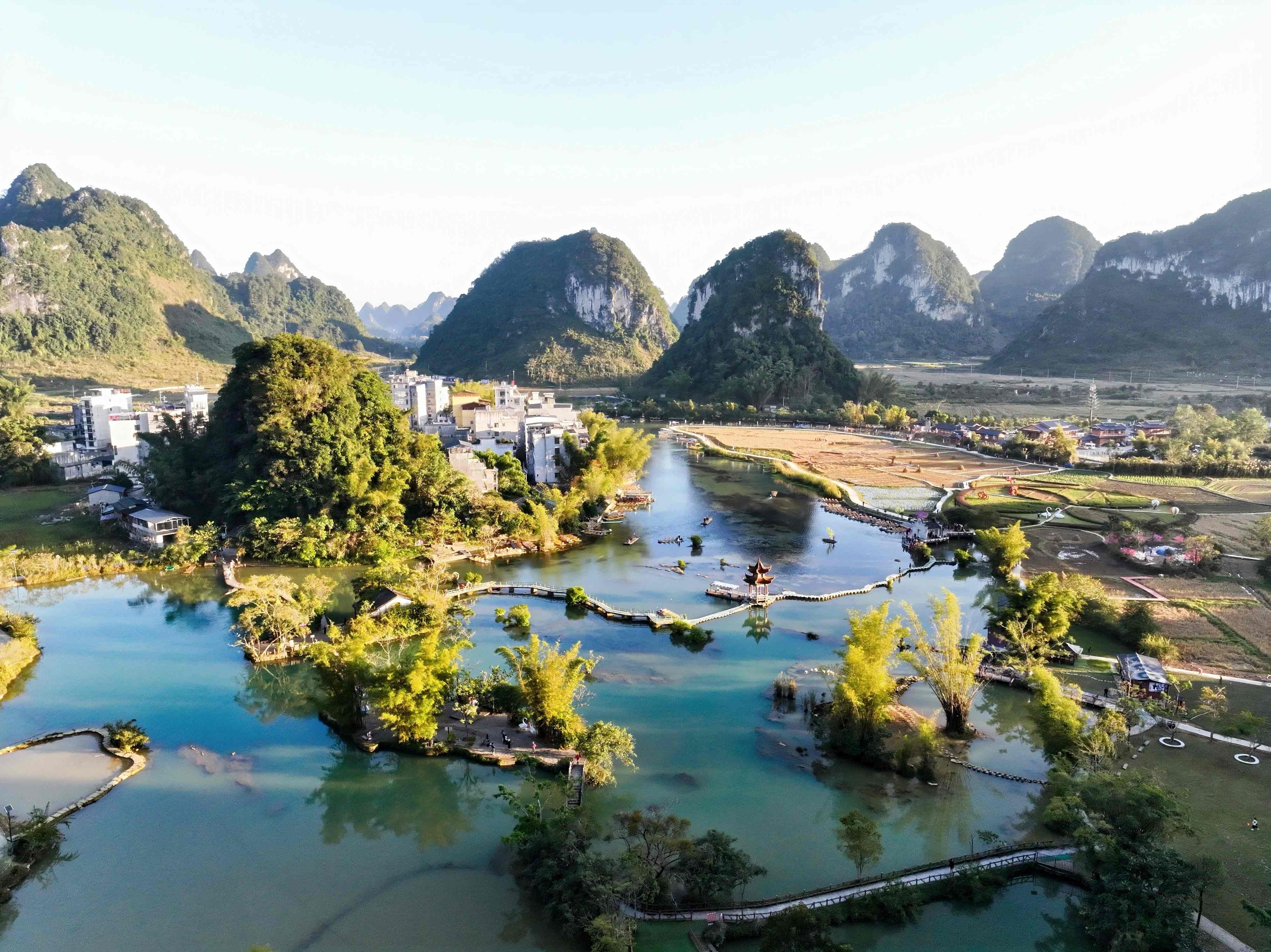 千姿百色新圖景：科技點染山水 非遺活化鄉愁