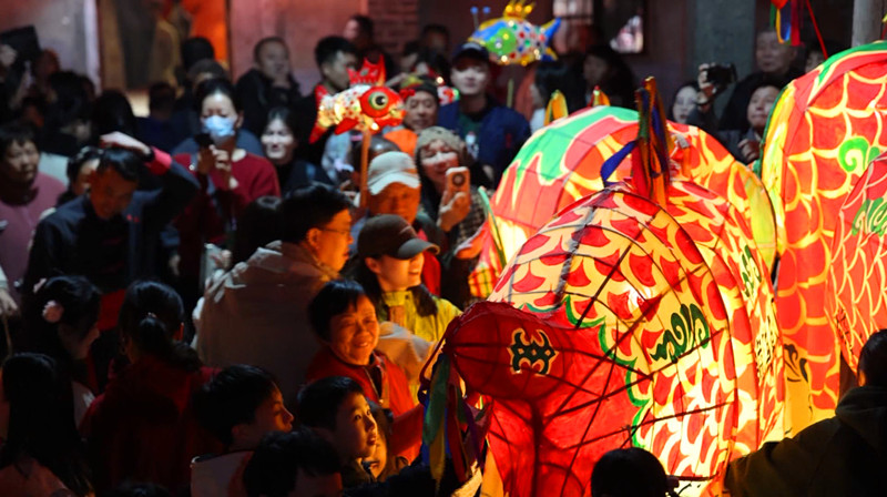 「古味」「新趣」共生共融 皖歙縣瞻淇魚燈巡遊「煥新」歸來