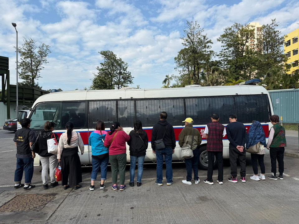 警方上水破麻雀賭檔 拘捕13名男女