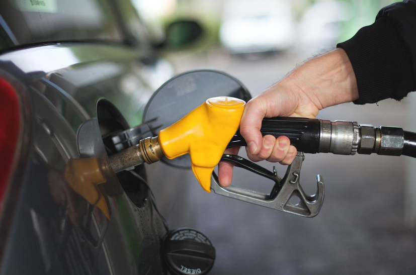 中國成品油價年內第十次下調