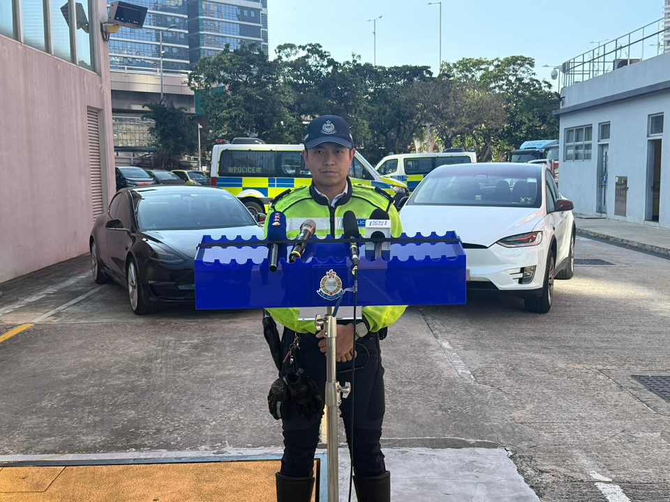 警方東九龍打擊白牌車 拘兩司機涉非法載客取酬