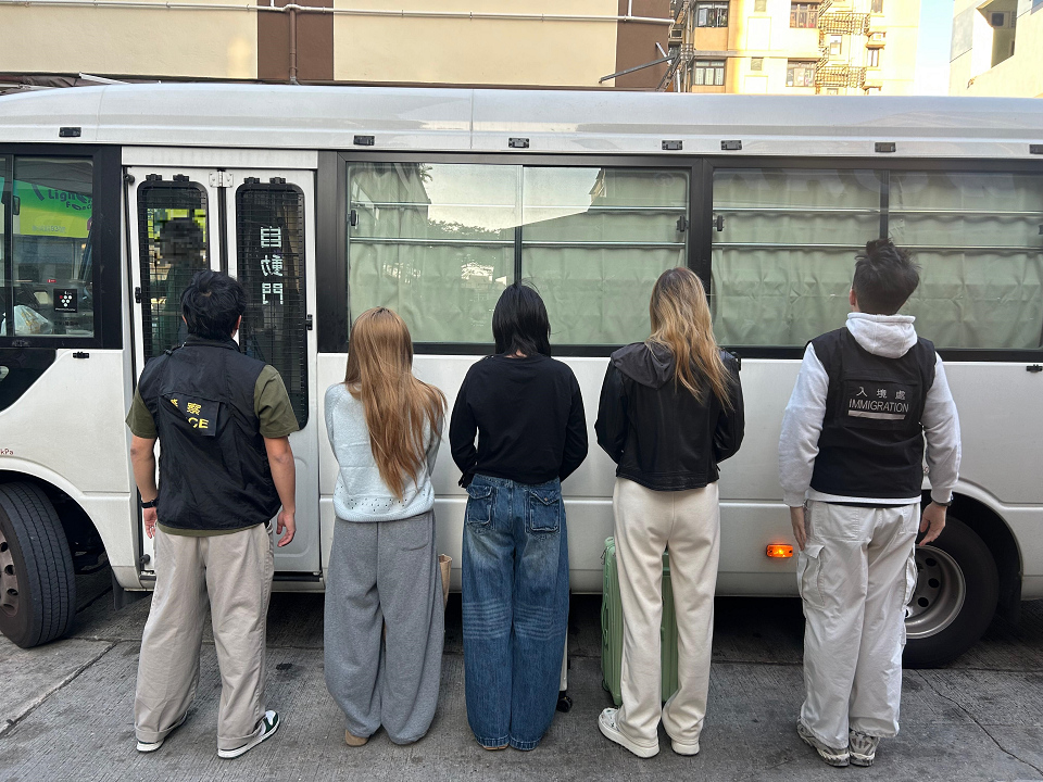 警方新界北區掃黃拘11內地女