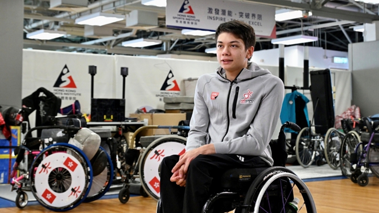 有片｜20歲劍擊運動員陳㬢首次出戰殘特奧會 自言有信心奪獎牌