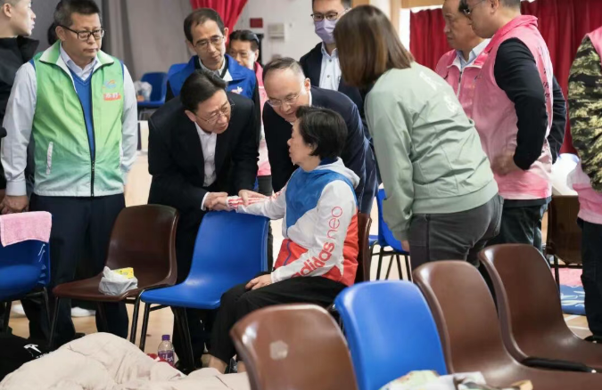 中聯辦主任周霽副主任農融探望慰問火災傷者和受影響居民