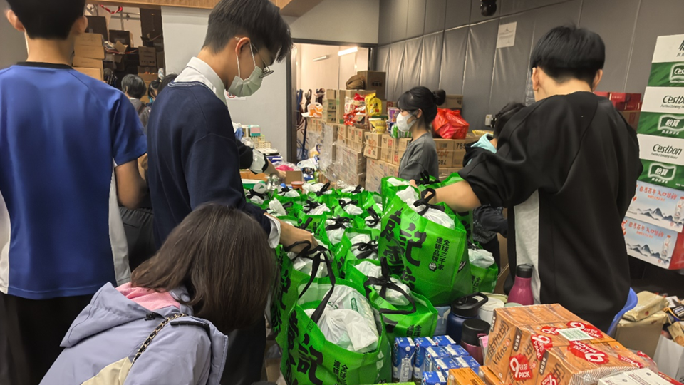 宏福苑大火｜美團Keeta聯合袁記雲餃支援香港大埔3000份免費餐食 首批已送達