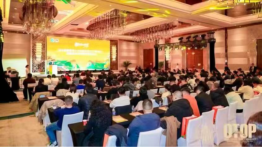 2025一鄉一品國際商品博覽會啟幕巫山戀橙與國際紅葉節專場推介會舉行