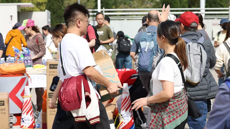 香港新疆總商會聯合中國香港愛國聯盟與香港絲路商會積極組織會員企業捐款馳援大埔火災救援