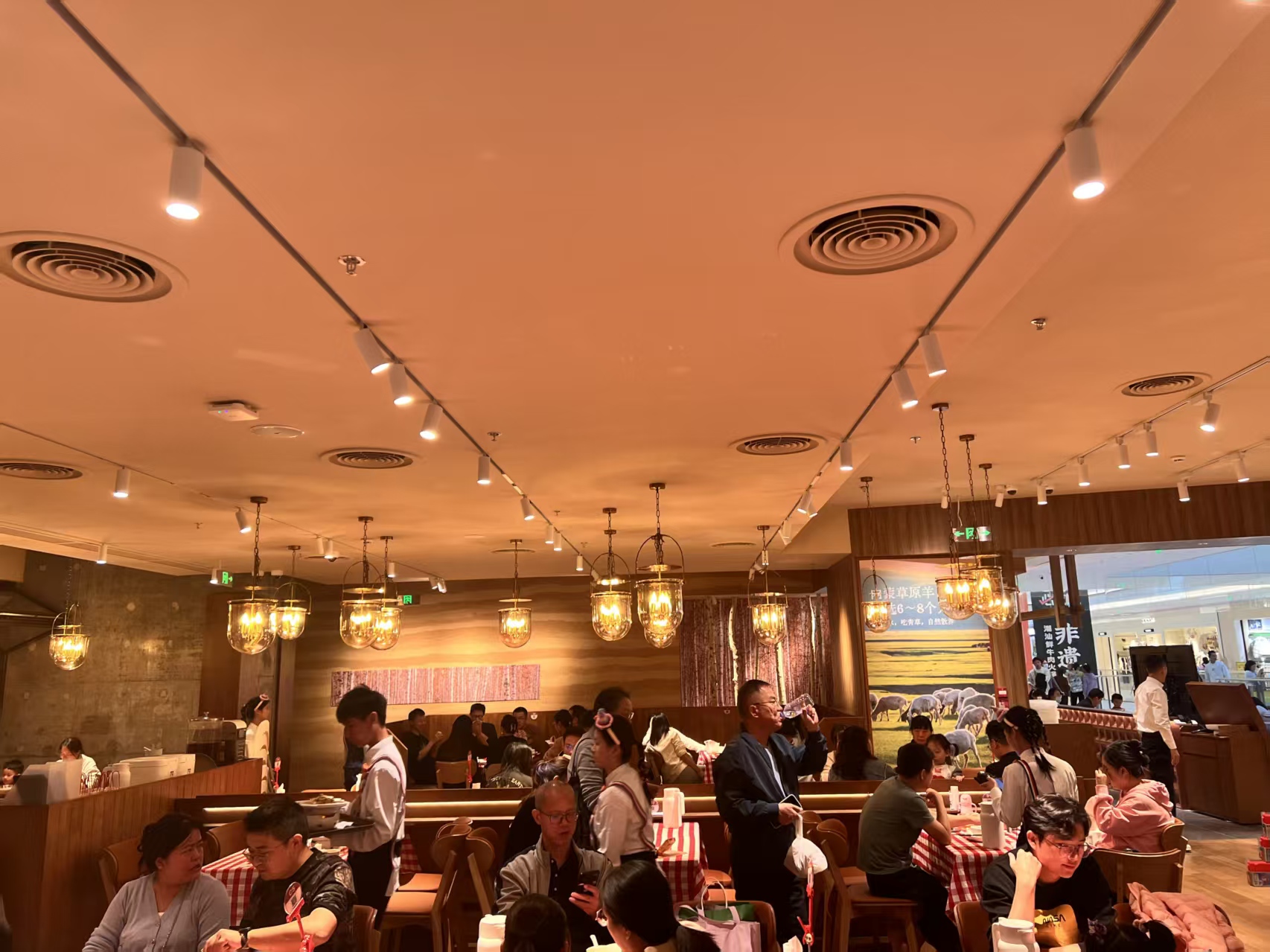 西貝深圳新店再落一子，門店落實「陽光廚房」