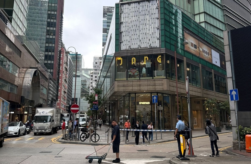 尖沙咀有女子企跳 消防展開救生墊戒備