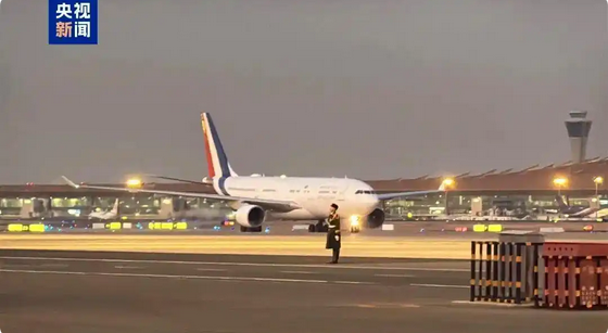 法國總統馬克龍抵達北京 開啟第四次對華國事訪問