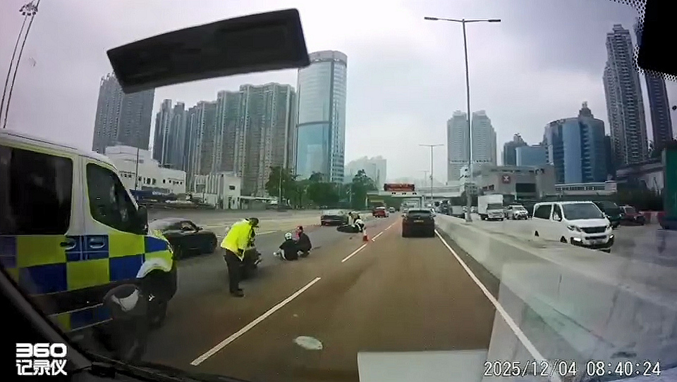 有片〡西九龍公路兩鐵騎士翻車受傷
