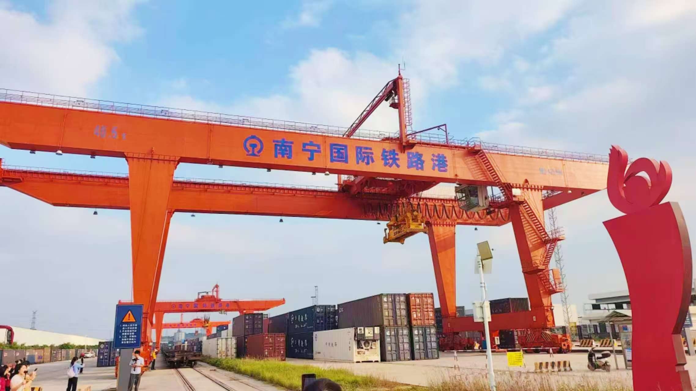 南寧國際鐵路港：以蓬勃姿態「跑出」通道建設的「加速度」