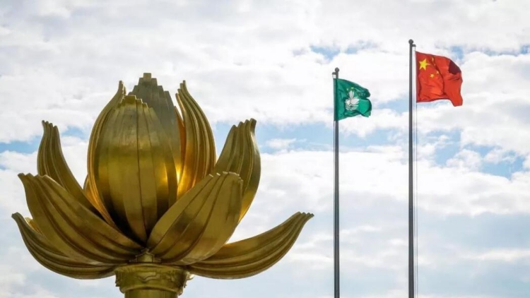 習近平聽取岑浩輝述職報告 李強蔡奇丁薛祥參加會見