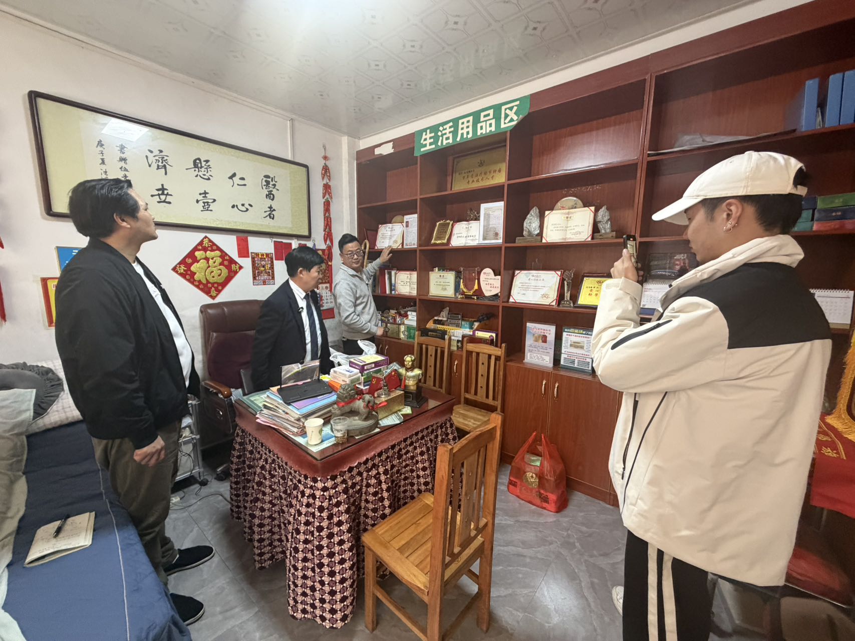 央視鏡頭裏的鄉村醫生「伍老」的中醫情懷