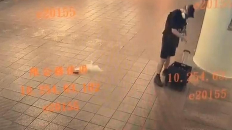 更新丨台北車站連環襲擊已致3死6傷 嫌犯作案前製造汽油彈並縱火