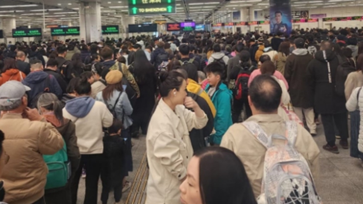 截至早上10時逾21萬港人出境 港鐵調整東鐵線班次