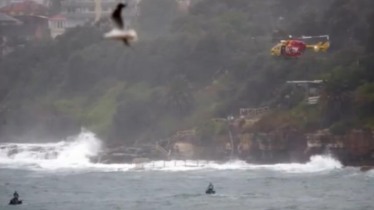 一名中國公民在悉尼被巨浪捲入海中喪生