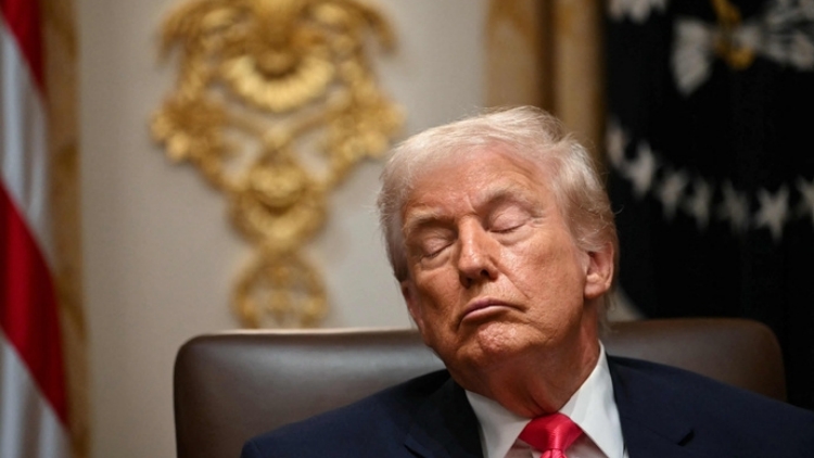 美國總統特朗普回應手上瘀傷：超量服用阿司匹林導致