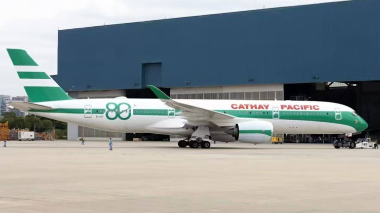 國泰慶祝80周年 推出綠白間條復古塗裝飛機