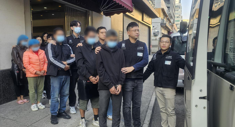 有片〡入境處打擊黑工拘20人 自設生產線供應餐廳及美食展