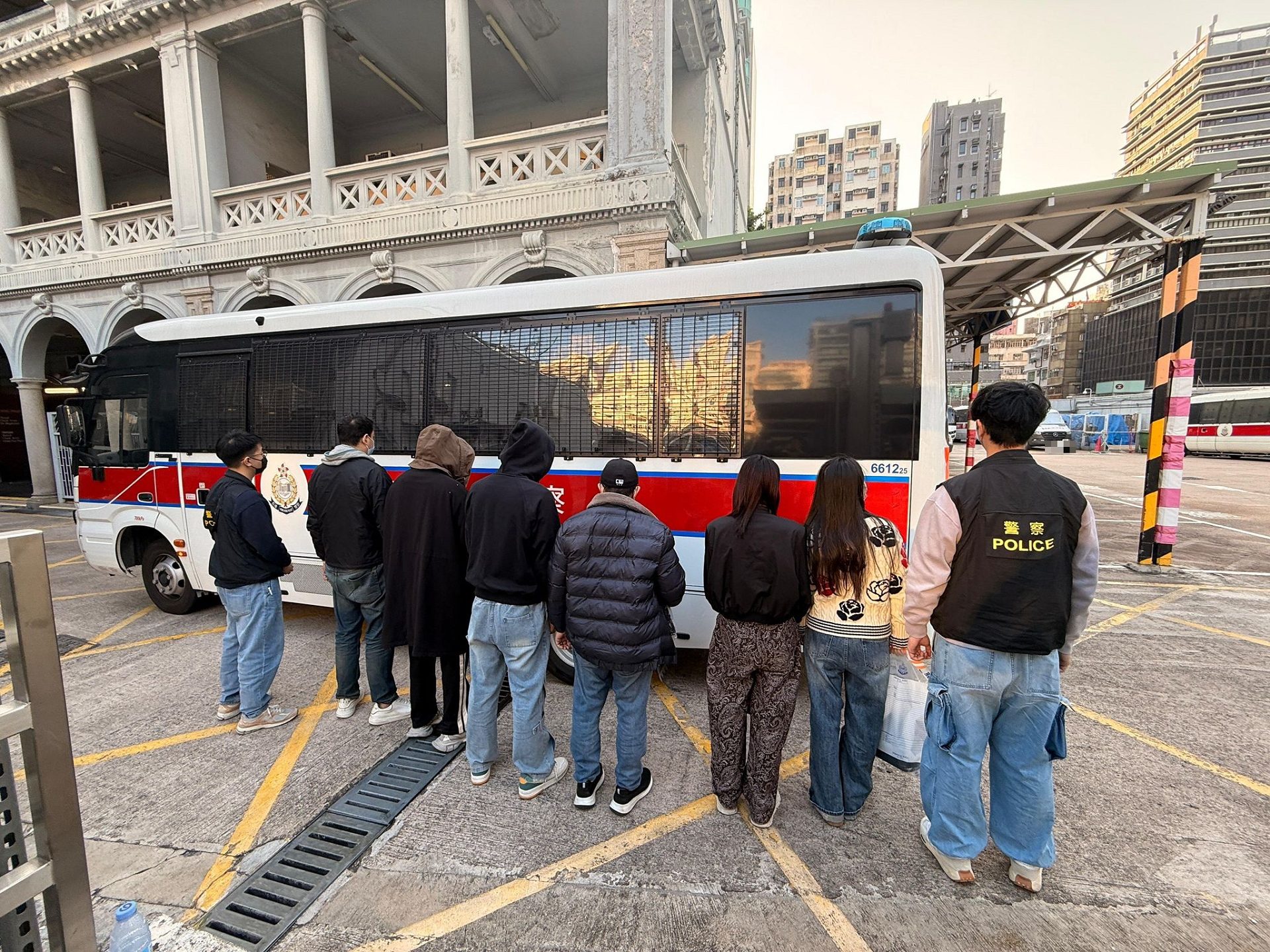 警方旺角破百家樂賭場 拘7人檢值24萬籌碼