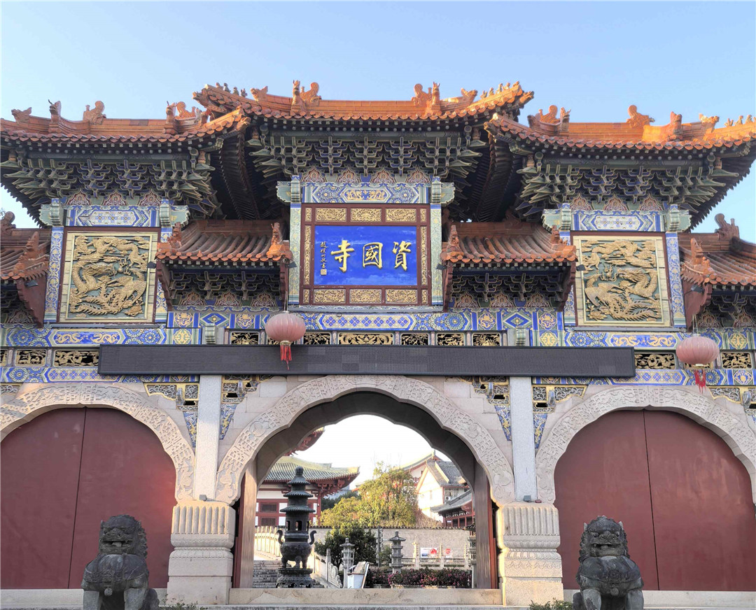 「養老和尚」賢志法師：古剎中築起彌陀村，探索中國式佛教養老之路