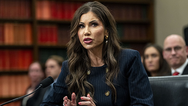 美國土安全部部長稱將向明尼蘇達州增派數百名警員