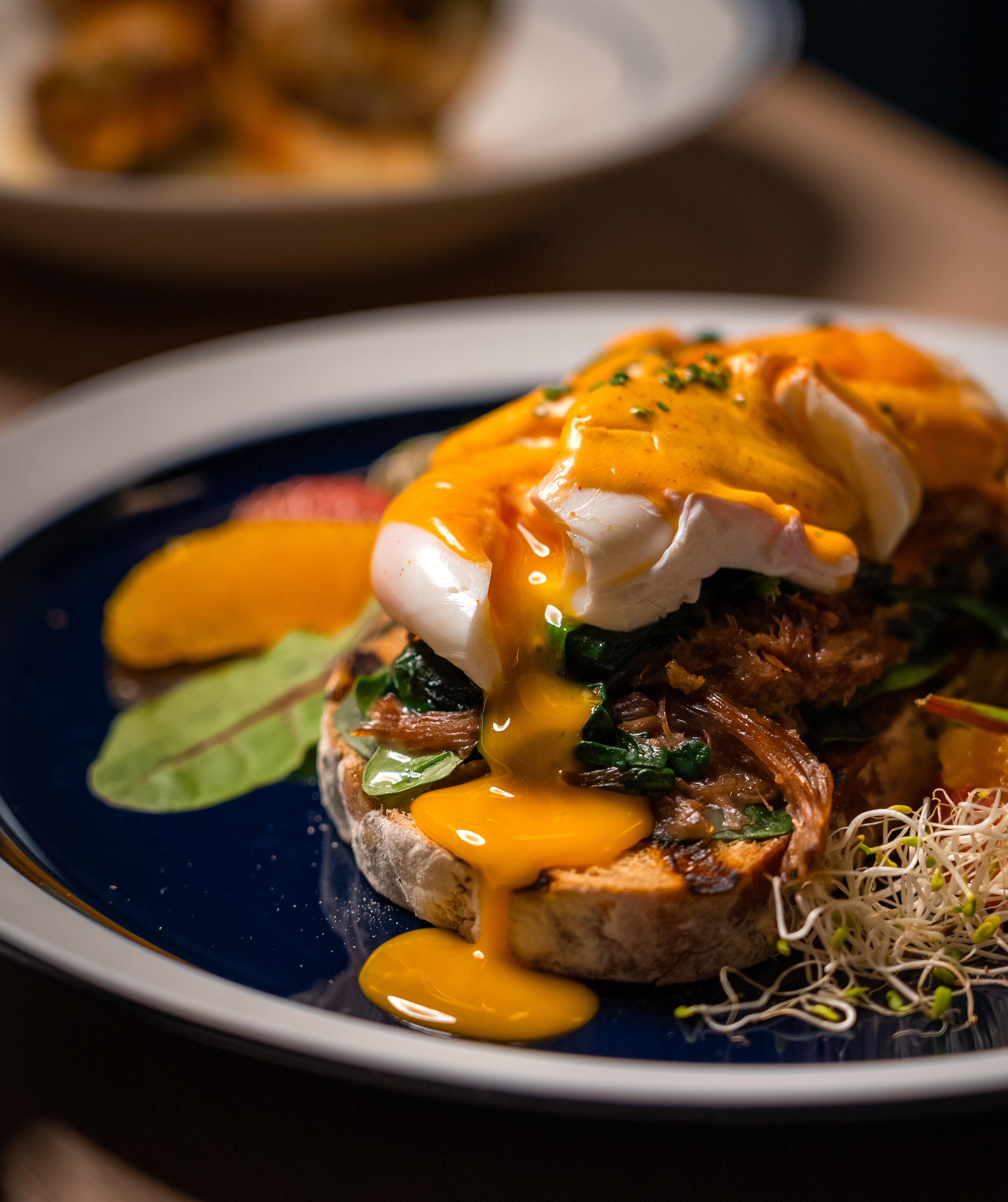 CR apm_Bistro Le Parisien_Duck Leg Confit with Eggs Benedict 油封鴨腿配班尼迪克蛋.jpg