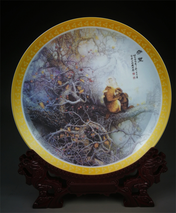 图二 2006年第三届景德镇国际陶瓷博览会，徐胜谷获得金奖作品《守望》.jpg