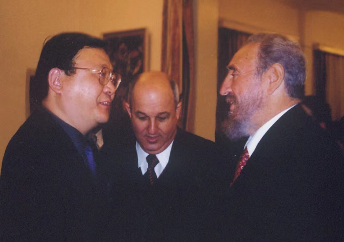 图4-余熙已面對面訪問過五十多位各國國家元首和政府首腦，圖為2003年余熙會見古巴國務委員會主席菲德爾•卡斯特羅.jpg