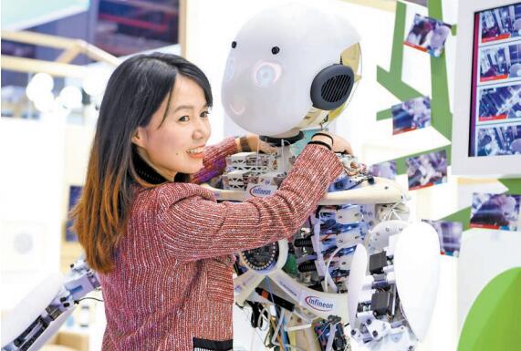日本借奧運瘋狂推銷機器人
