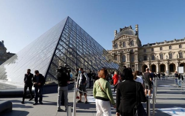 法国卢浮宫恢复开放首日：国际遊客很稀少