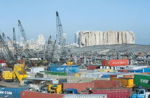 贝鲁特港化学品集装箱现泄漏 或存危险