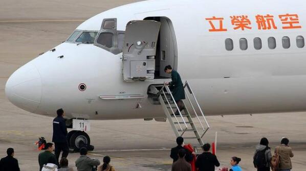 台军包机欲飞往东沙岛 被香港区管中心要求返航