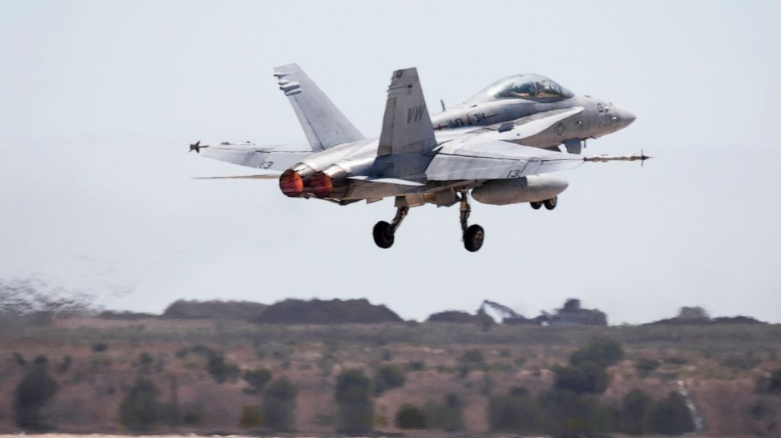 美國一架F/A-18飛機訓練期間在加里福尼亞墜毀