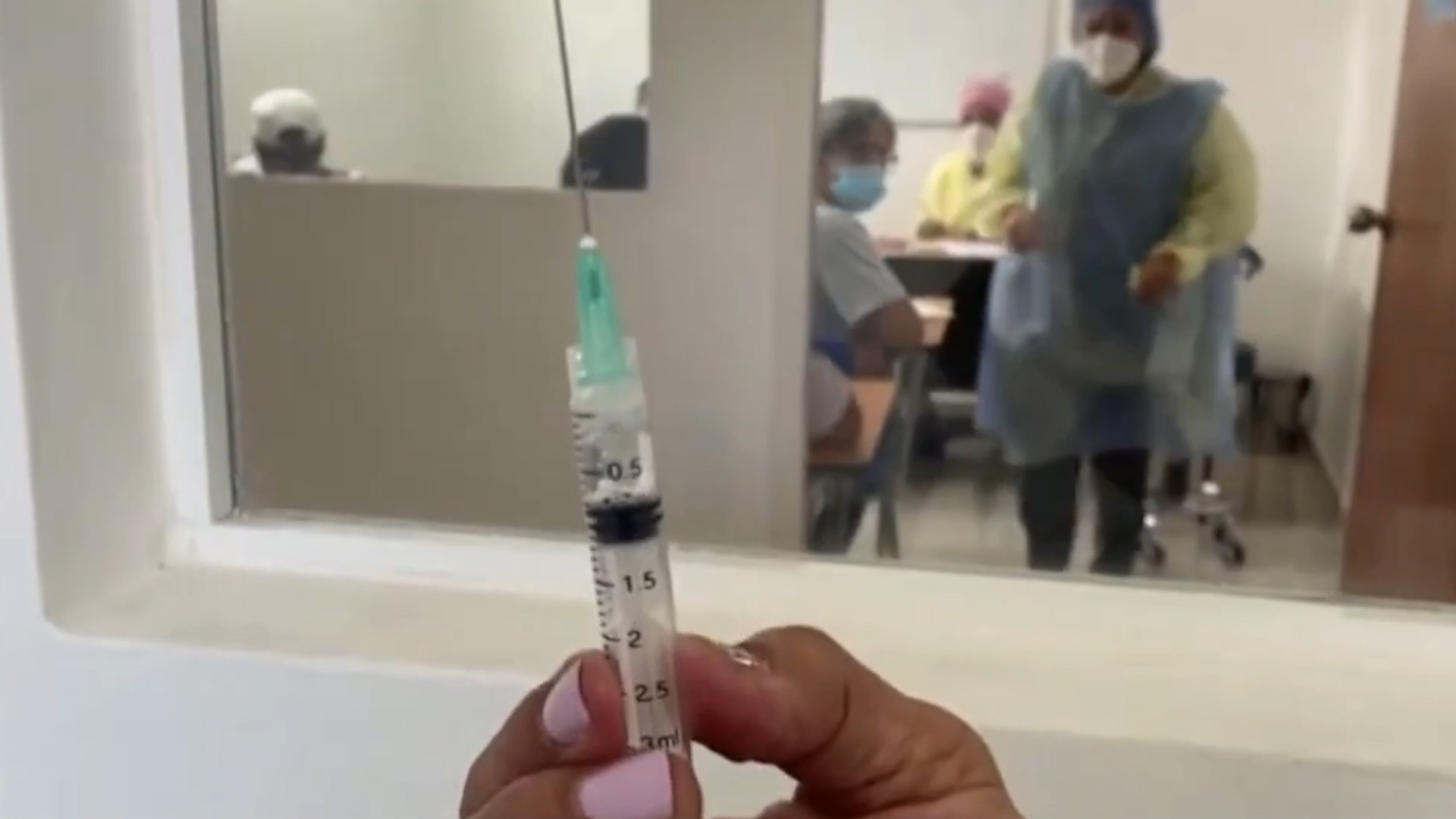 有片丨墨西哥和波蘭緝獲假輝瑞疫苗 一針除皺精華賣1000美元