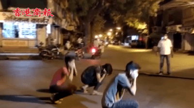 有片丨印度執行封鎖措施 警方要求違反者當街練蹲起、青蛙跳